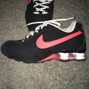 NWOB ... BLACK AND HOT PINK NIKE SHOX